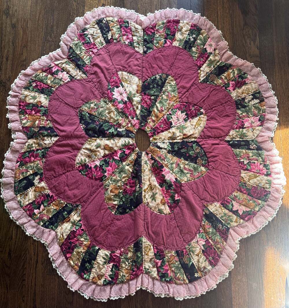 VTG 41” x 43.5” Handmade Patchwork Quilted Christmas Tree Skirt w/ Lace Edge